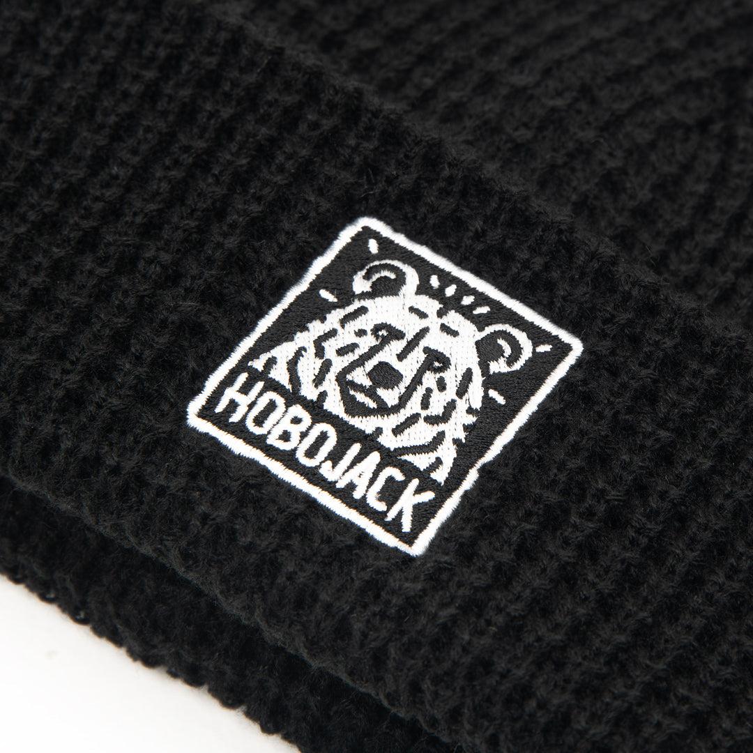 WILD BEAR PATCH WAFFLE BEANIE - BLACK